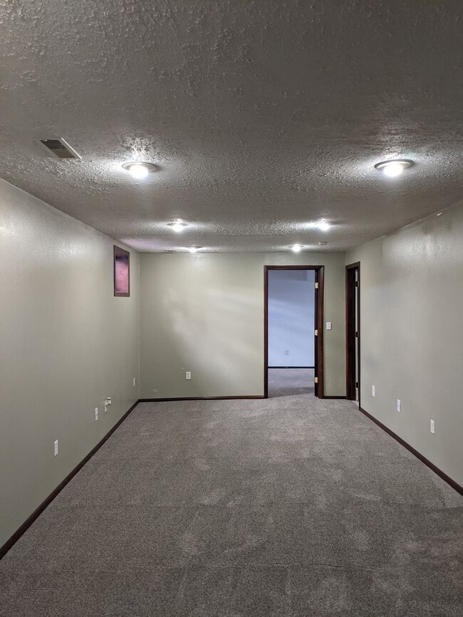 Building Photo - Peaceful cul-de-sac living! Beautiful 4 bedroom-2 bathroom home for rent!