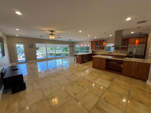 Building Photo - 5200 Riviera Dr