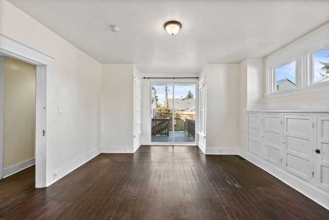 Building Photo - Spacious 3-Bed Tacoma Home w/ Office, A/C,...