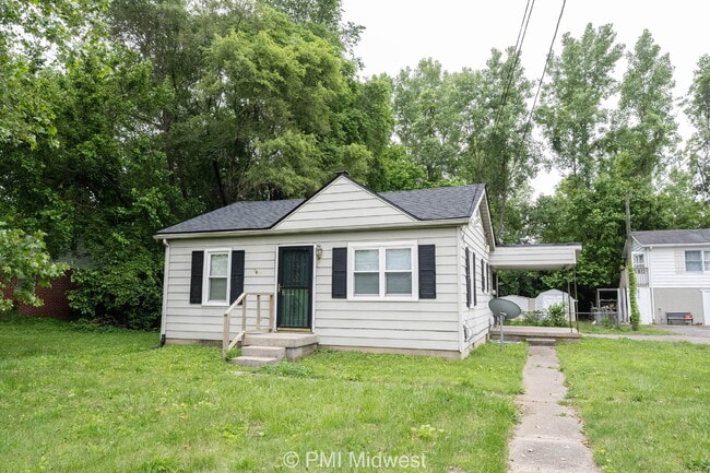 Building Photo - "Charming 3-Bed Home in Indianapolis – Coz...
