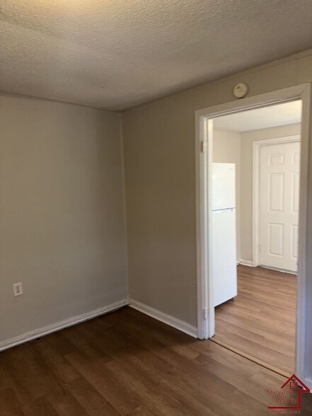 Building Photo - 4020 Kirkland Ave