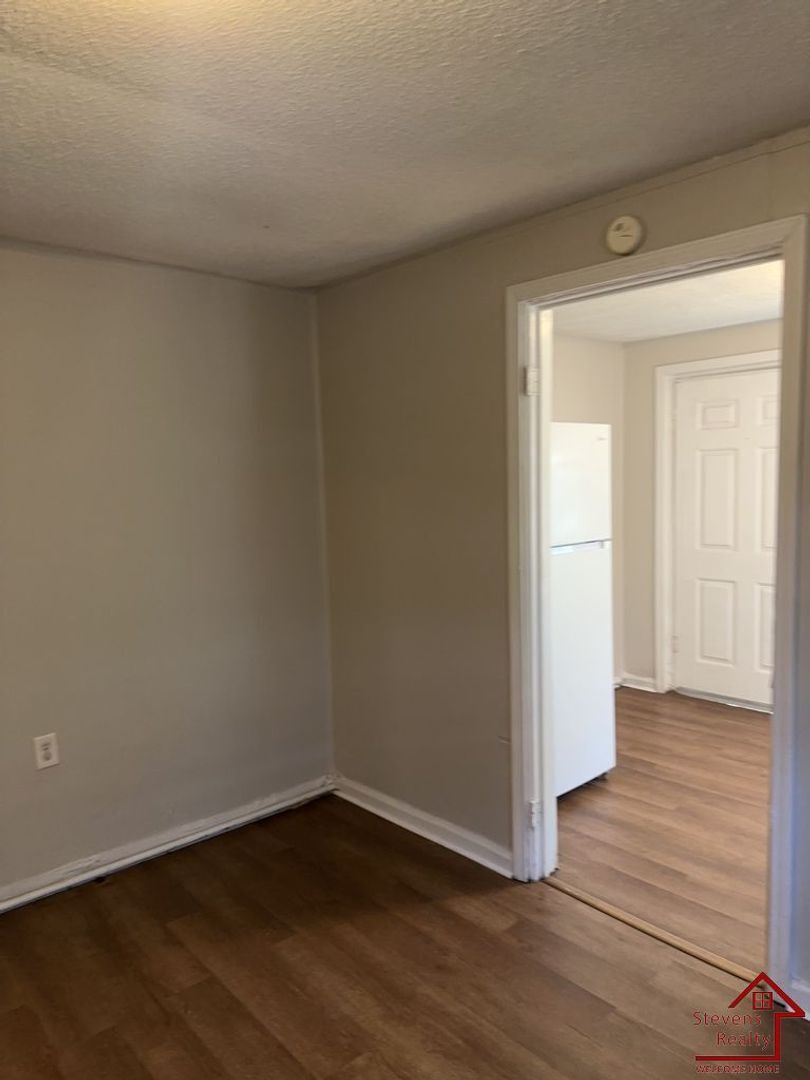 Building Photo - 4020 Kirkland Ave