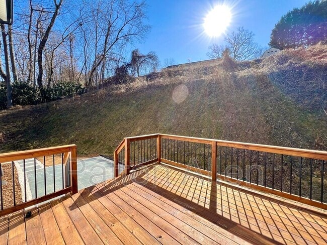 Building Photo - 305 Glenn Bridge Rd