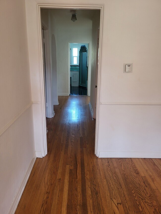 Building Photo - 346 N Alfred St