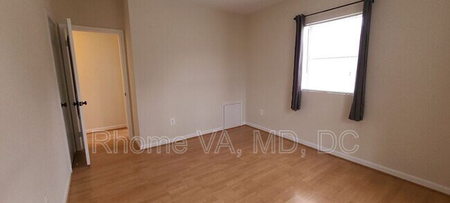 Building Photo - 1745 N Troy St