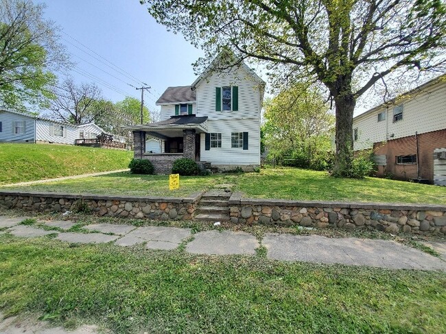 Primary Photo - 410 N Branson St