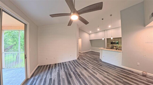 Building Photo - 4102 Central Sarasota Pkwy