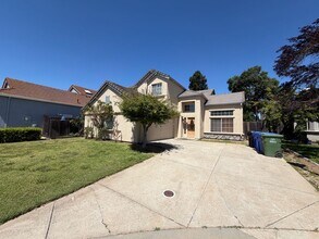 Building Photo - Laguna Home on Quiet Cul-De-Sac
