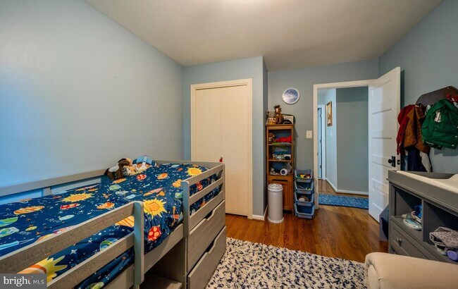 Building Photo - 2235 Abbotsford Dr