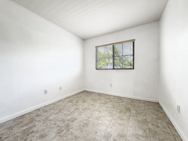Building Photo - Pet Friendly Ewa Beach Townhouse with Cent...