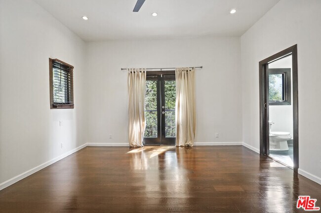 Building Photo - 458 N La Jolla Ave