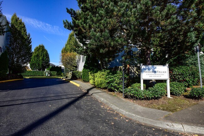 Building Photo - Ballinger Way Condo