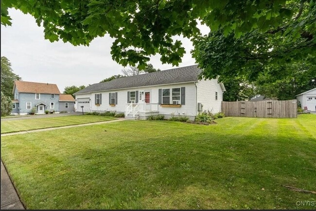 Primary Photo - 822 Davidson St
