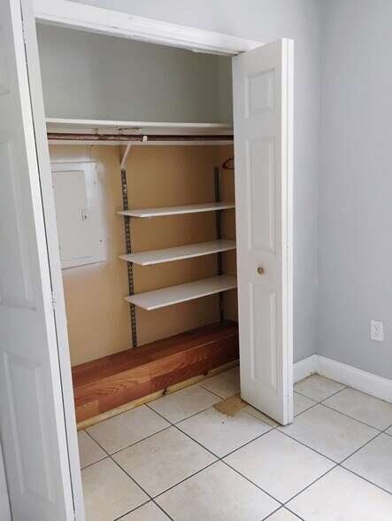 Closet second bedroom - 309 Avanda Ct