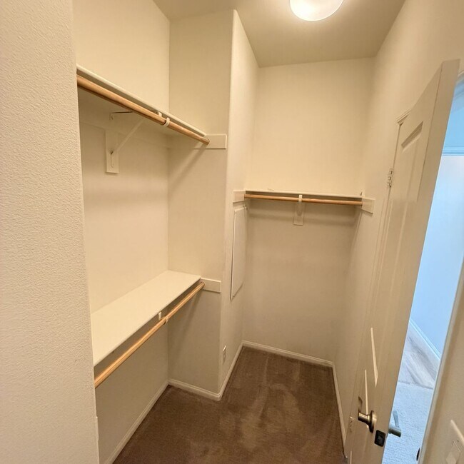 Building Photo - Modern 3-story townhouse in Eastvale-MOVE-IN SPECIAL $2595 FOR FIRST 3 MONTHS!
