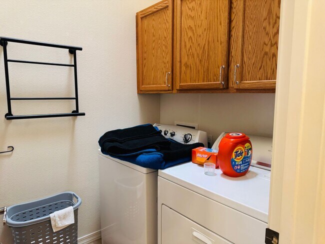 Building Photo - Golf Course Vacation Rental in Laughlin Ranch – 2BD/3BA