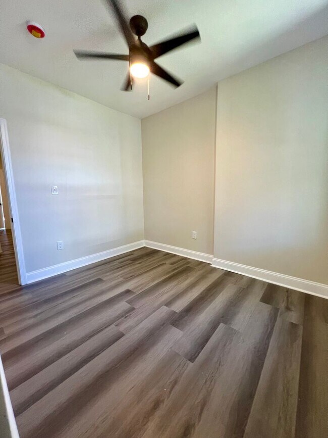 Building Photo - Newly Renovated 3-Bedroom Townhome in Cobb...