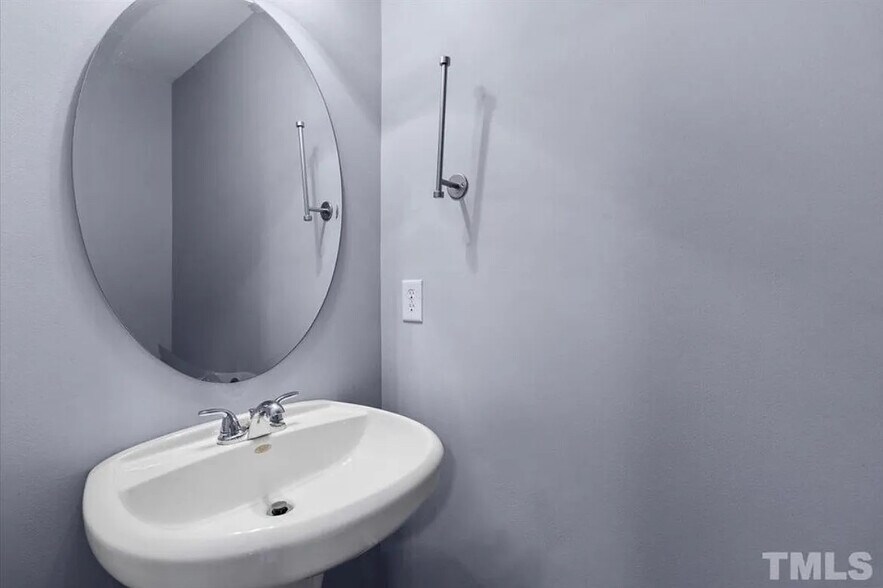 Building Photo - Room in Townhome on Casona Way