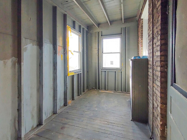 Building Photo - 2815 N Harding Ave