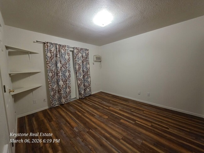 Building Photo - 15454