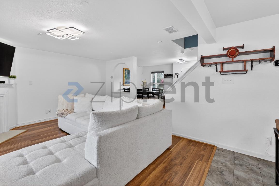 Building Photo - 504 Zander Woods Ct