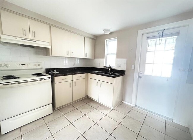 Building Photo - 5803 Delaware Ave