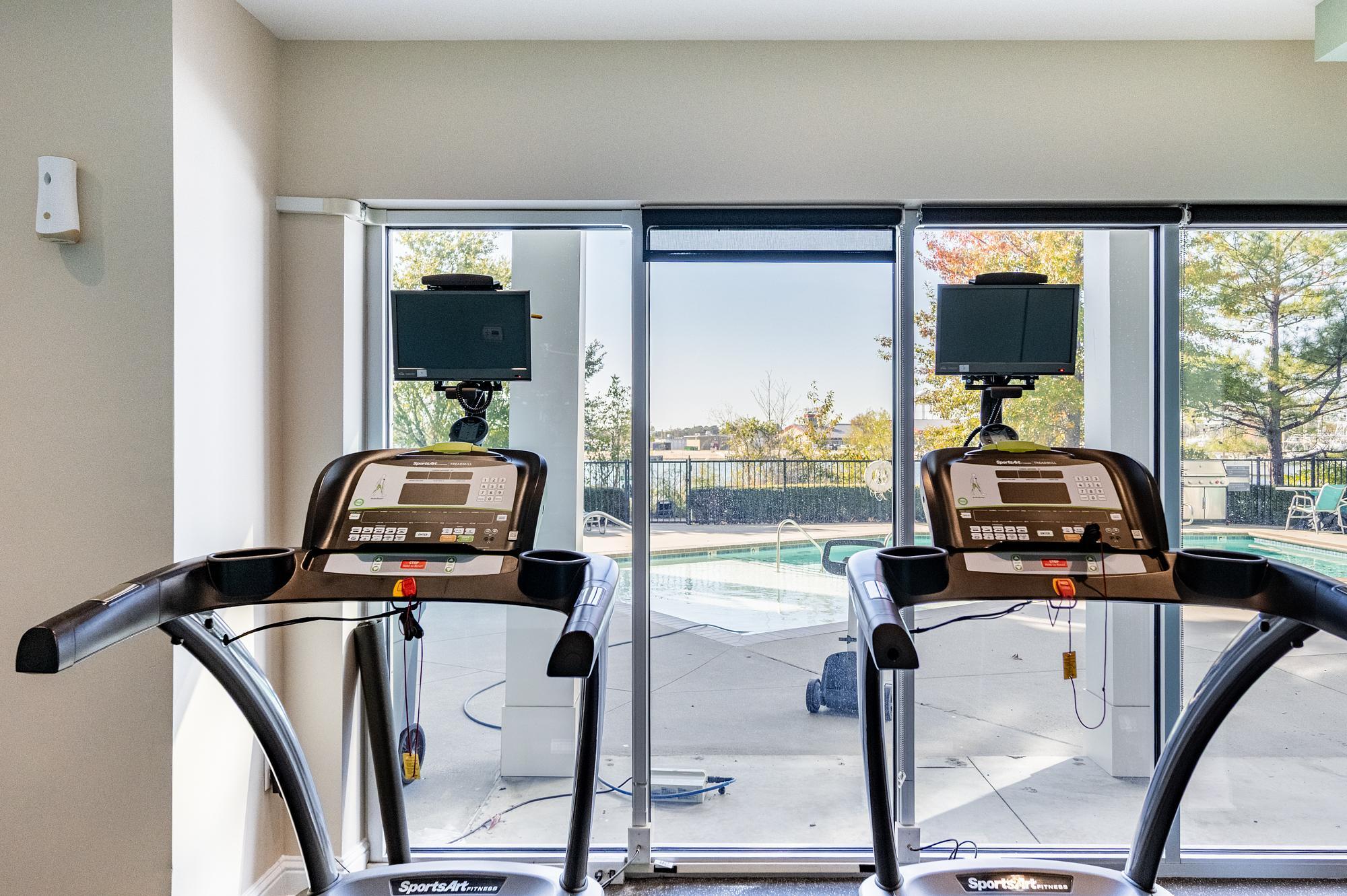 Building Photo - 4921 Pretty Lake Ave