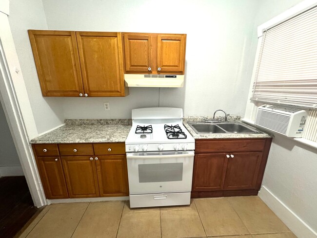 Building Photo - 105 N 17th St W