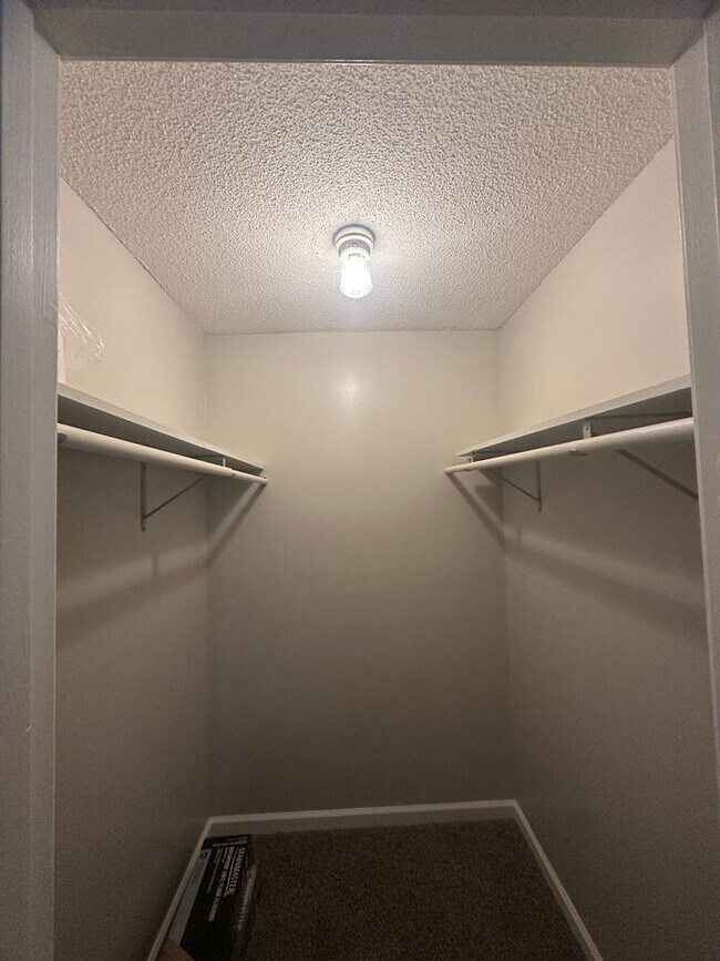 Building Photo - Daleville!  Cul-de-sac!!  New Carpet/Paint...