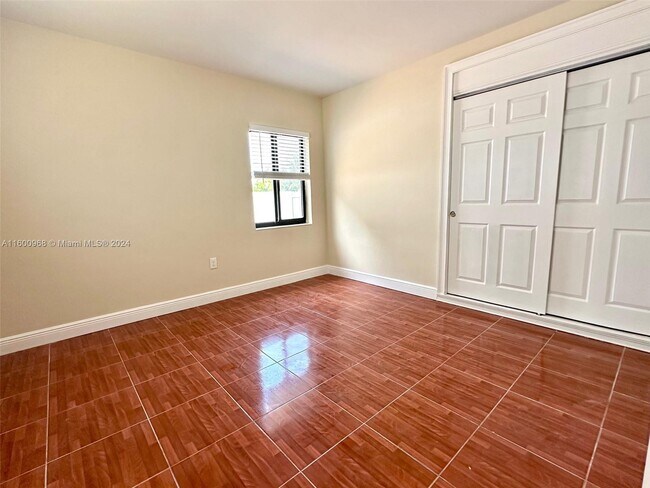 Building Photo - 775 NW 168th Dr