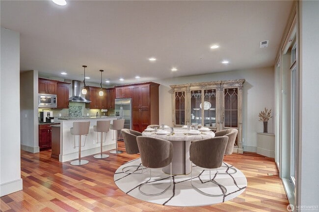 Building Photo - 2Bd/2Ba Kirkland Condo