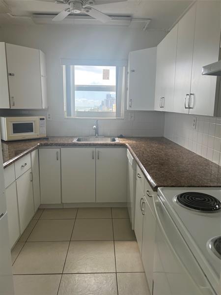 Building Photo - 400 N Surf Rd