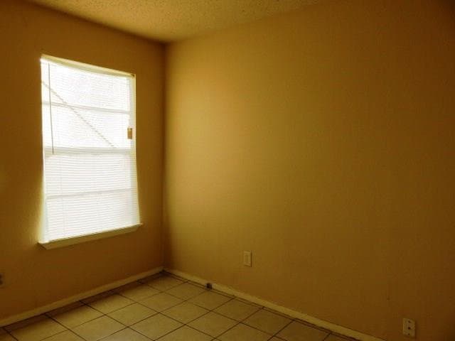 Building Photo - 522 Lenora Dr