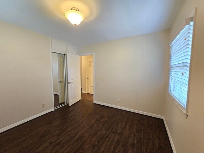 Building Photo - Newly remodeled 3 bed/1 bath home with a 1...