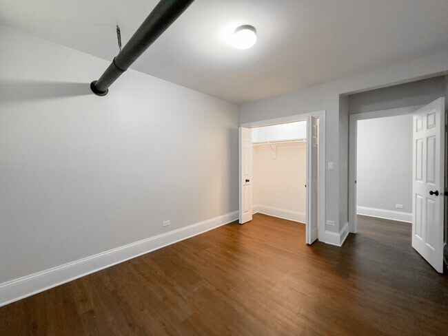 Building Photo - 936 E 52nd St