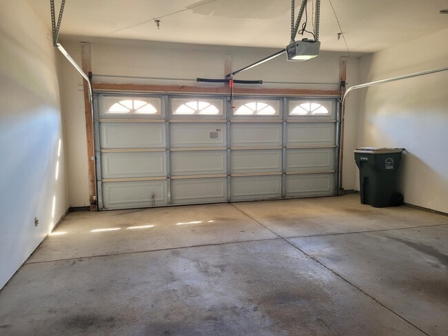 Building Photo - 45735 Graystone Ln