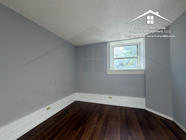Building Photo - 808 Center St