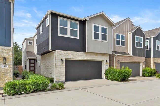 Building Photo - 9911 Brickhouse Dr