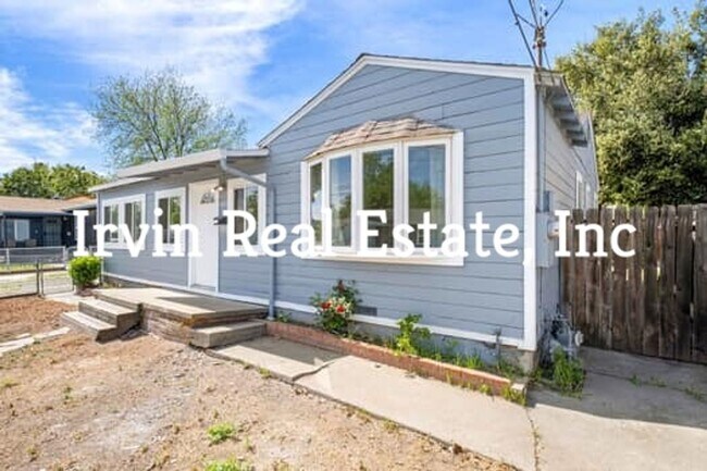 Building Photo - A Nice 4 Bedroom 1 Bath home