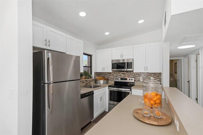 Building Photo - 676 Orangewood Dr