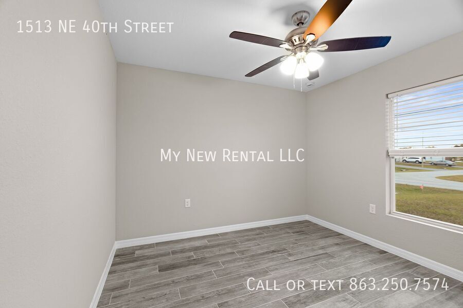 Building Photo - 1513 NE 40th St