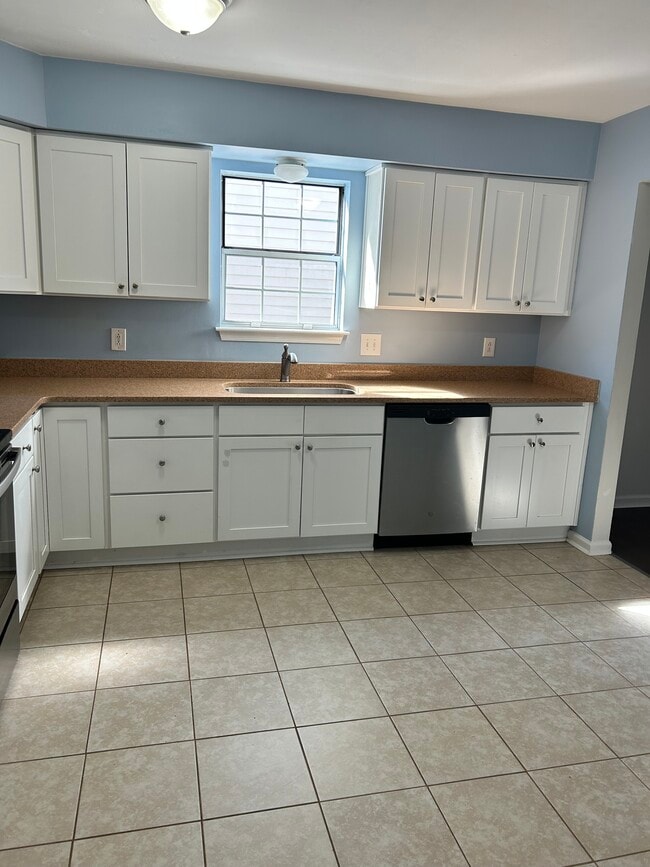 Building Photo - 1889 Eunice Ct