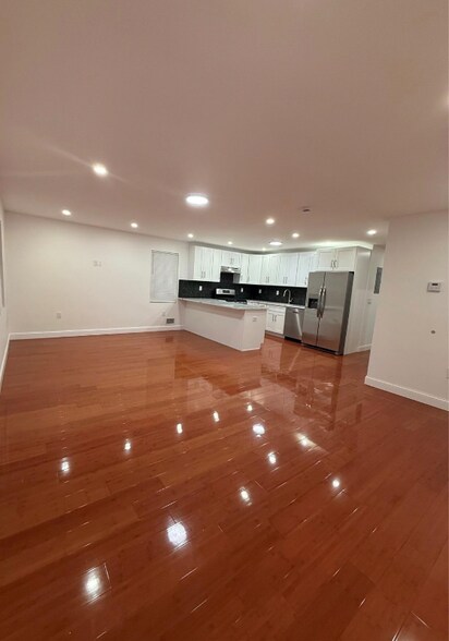 Building Photo - 107-13-107220 220th St