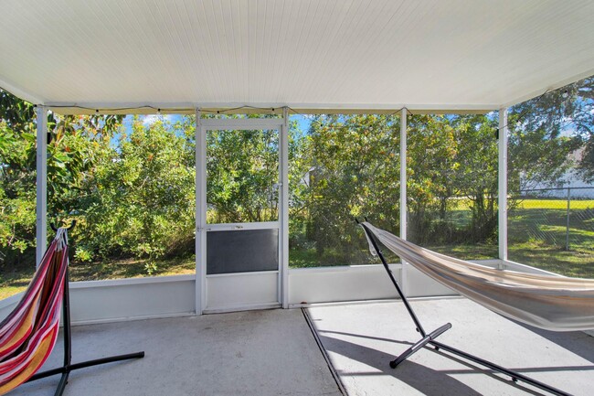 Building Photo - 905 Gascony Ct