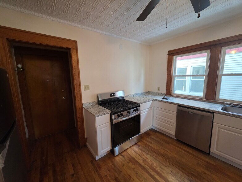 brand new stainless steel stove in brand new kitchen - 144 Forest Hill Dr