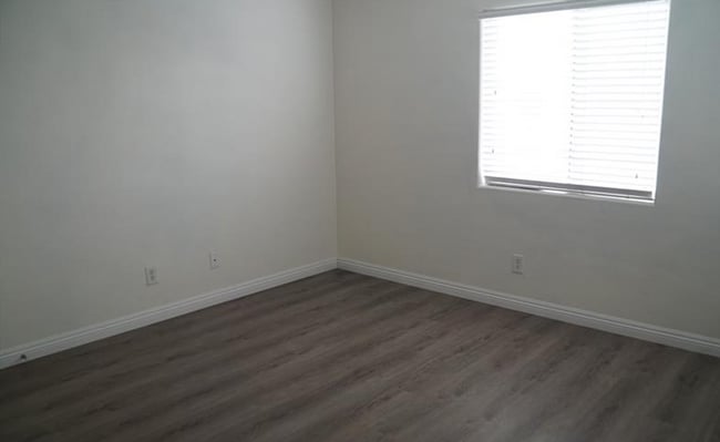 Building Photo - 494 Newberry Springs Dr