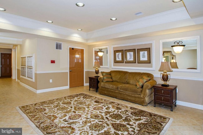 Building Photo - 5801 Clipper Ln