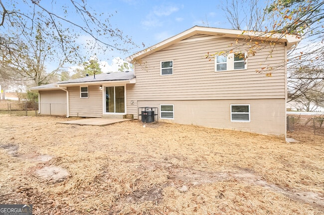 Building Photo - 242 Rountree Rd