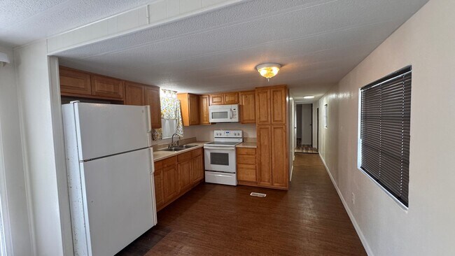 Building Photo - The Shire Mobile Home NE Palm Bay FOR RENT!