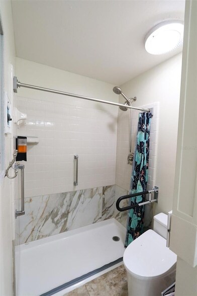 Building Photo - 323 Knottwood Ct